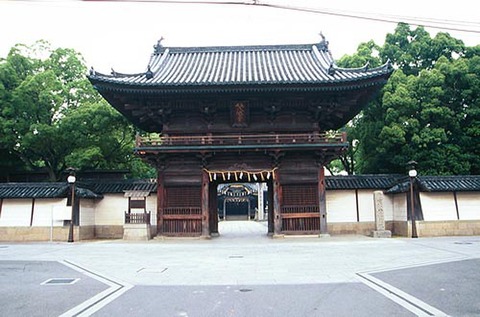 魚吹八幡神社の楼門