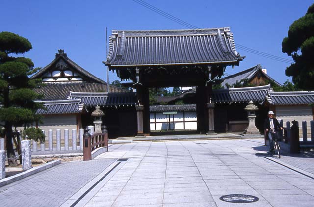Main gate, Hontokuji Temple