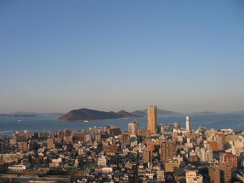 高層ビルからの高松市内の眺め