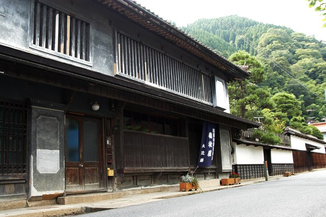 根雨の町並み