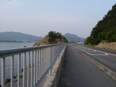 仁尾町　海沿いの道